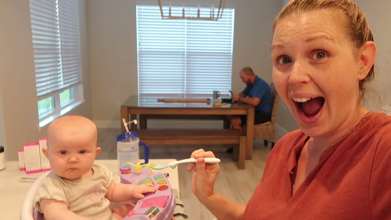 HOLIDAY DECOR PREP | BABY'S FIRST FOOD | DAY IN THE LIFE OF A MOM OF 6 | LYNN WHITE