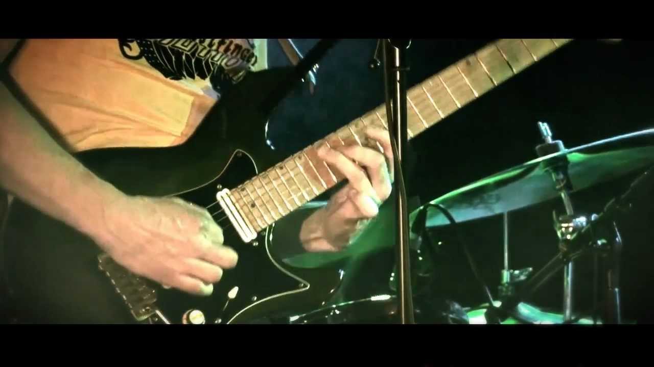 Cartoon Guitar vs. Human Guitar - Mr. Fastfinger Band plays Thunderpantz