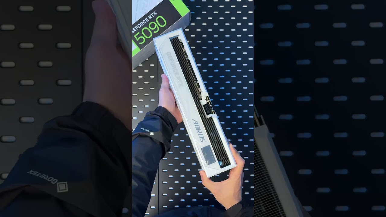 AORUS GeForce RTX&trade; 5090 MASTER ICE 32G Unboxing 💥