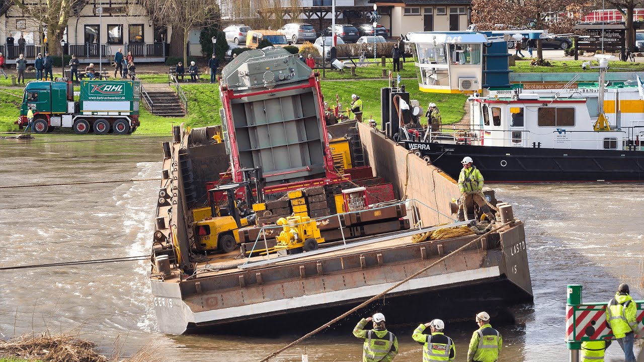 Docking during Flood: Heavy Haulage of a 310 ton Transformer in strong river current