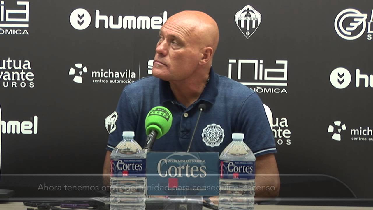 Calderé tras la derrota frente al Linares en Castalia (31/05/2015)