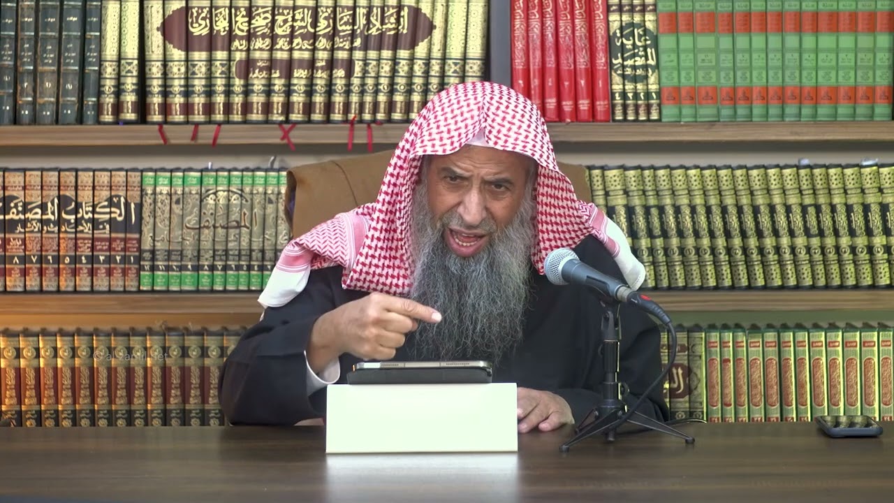ما حكم تكبير الإمام في آخر الركن لإيصال صوته عبر الميكروفون؟