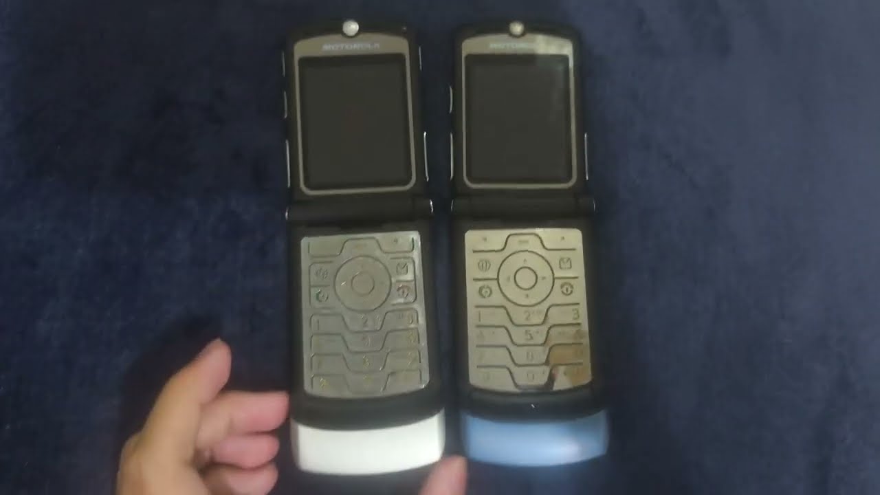 Motorola RAZR V3 (2004) vs. V3i (2006)