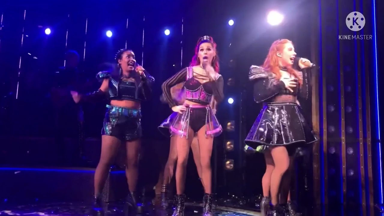 Megasix but it&rsquo;s Mallory and Nicole as every queen