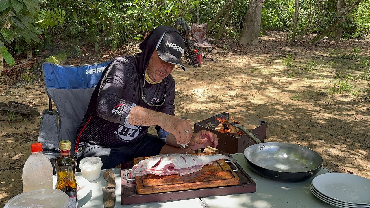 PESCARIA DE CAIAQUE COM PEIXE FRITO NA BANHA