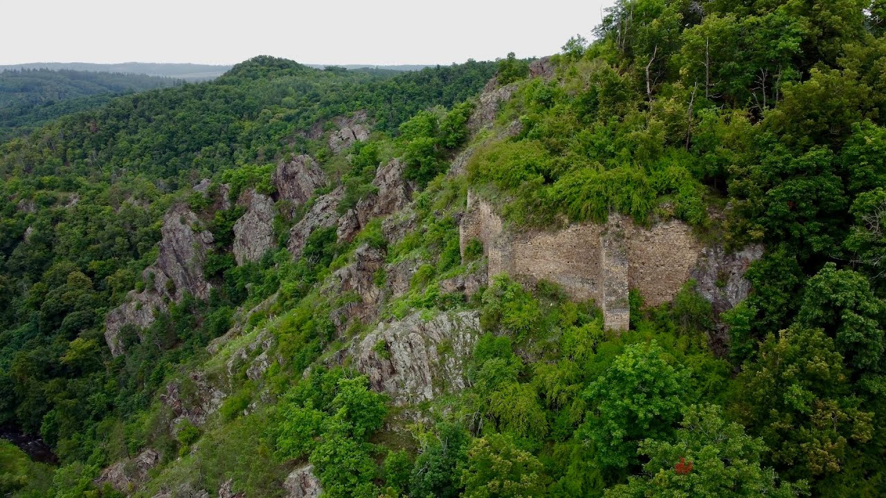 Zřícenina hradu Levnov