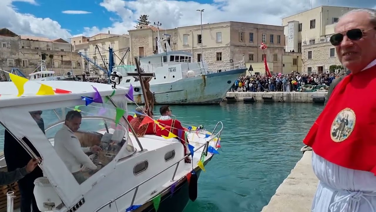 Trani 3 Maggio 2024 Croce di Colonna Sbarco e Processione