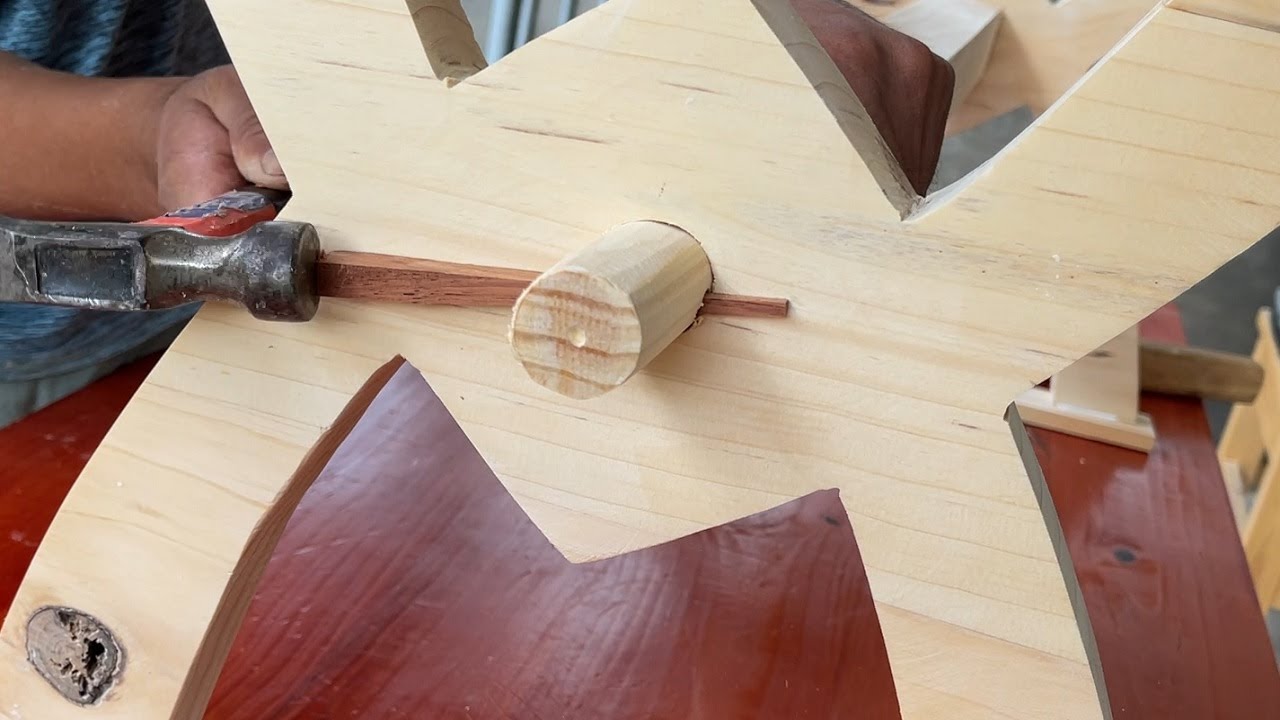Wooden Coffee Table With Color Mixing Art // Wood Creations Ideas - Woodworking Guide