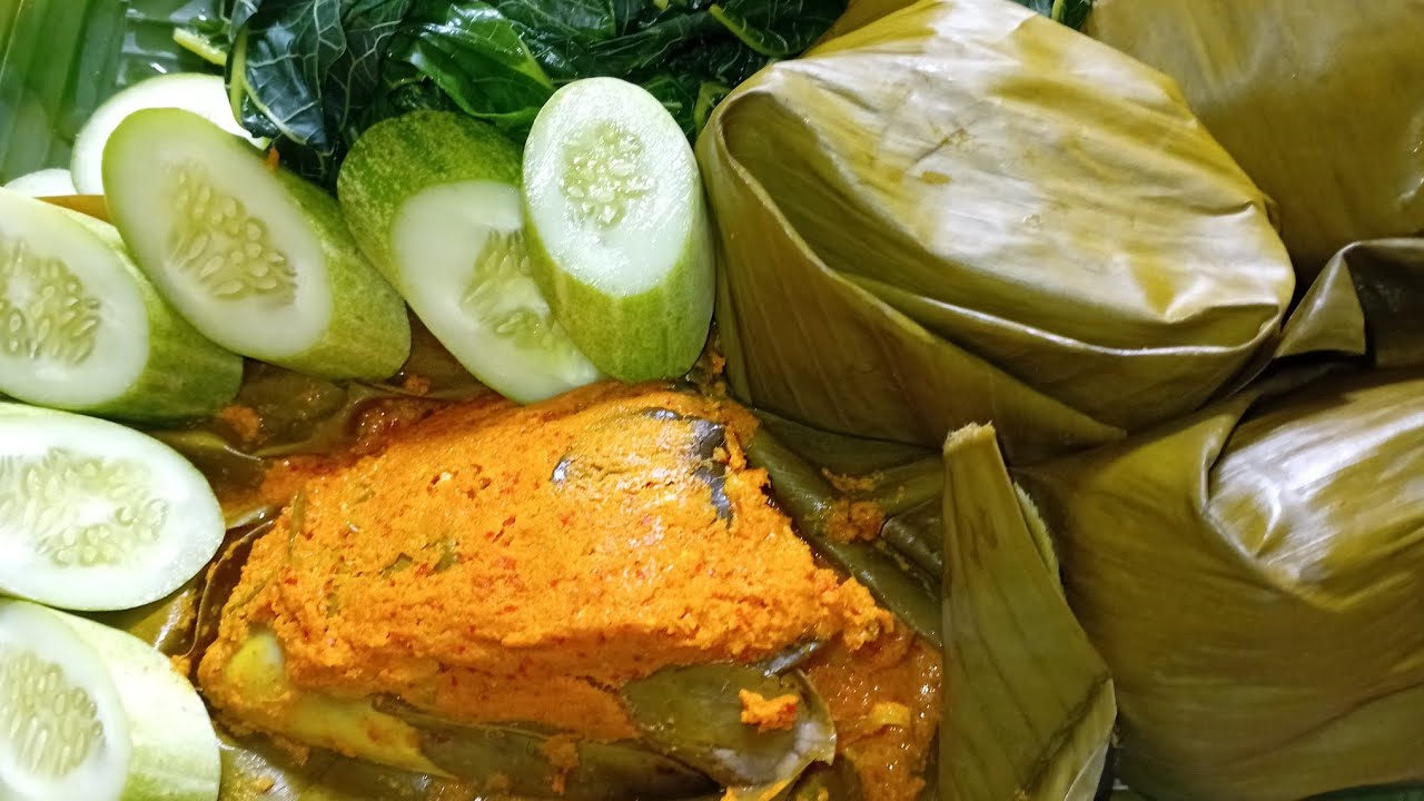 Paling Gurih Enak Medhok Bumbunya Pepes Bandeng Duri Lunak + Lalapan