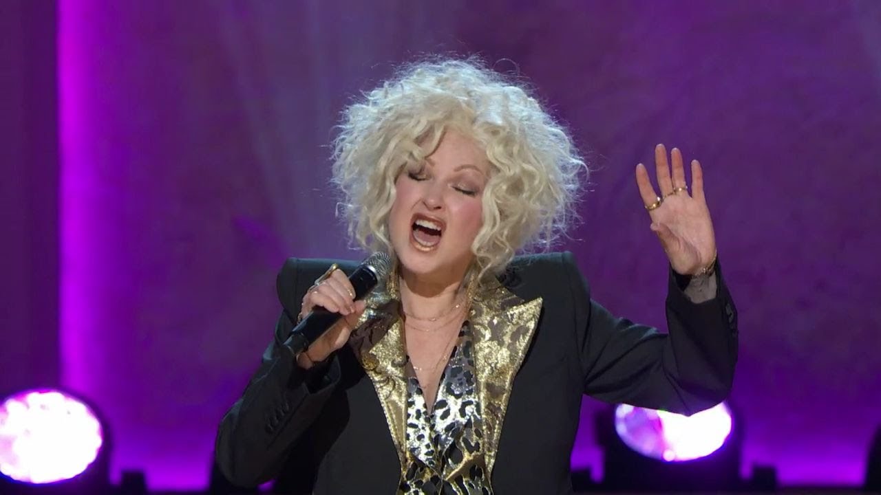 Cyndi Lauper & Patti LaBelle singing 'Reach' (tribute to Gloria & Emilio Estefan)