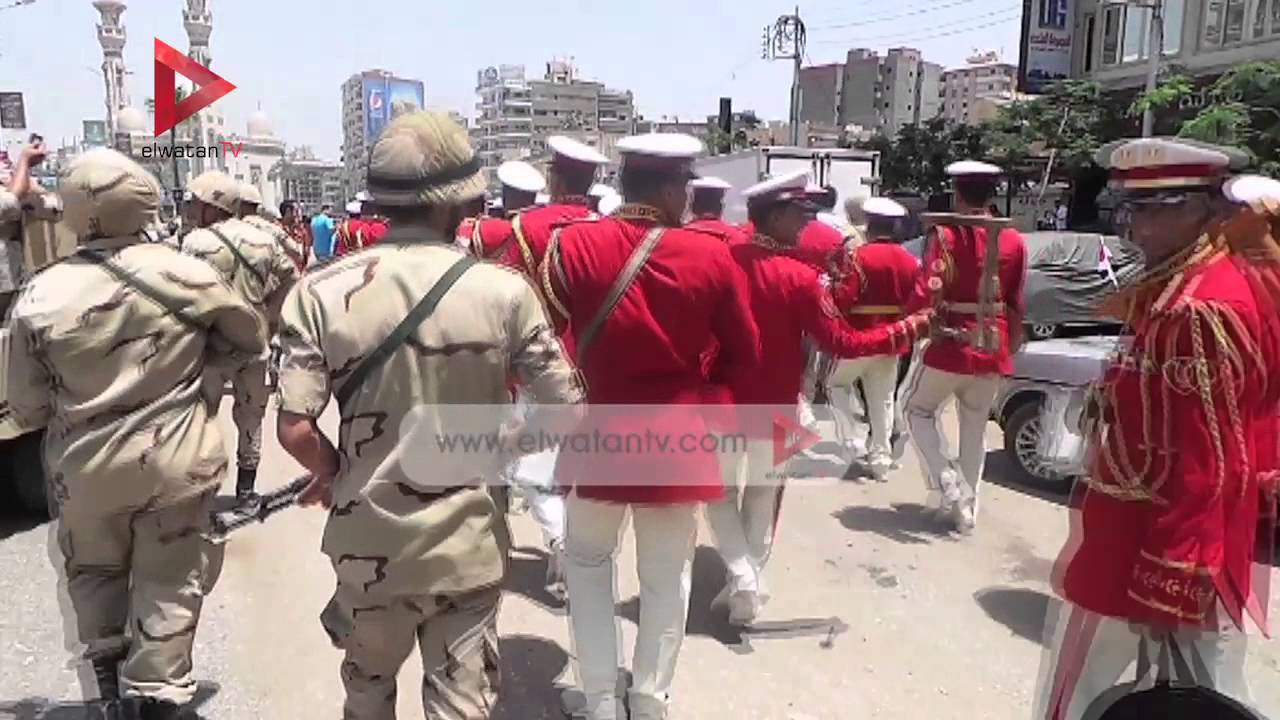 فرقة الموسيقى العسكرية تجوب شوارع كفرالشيخ