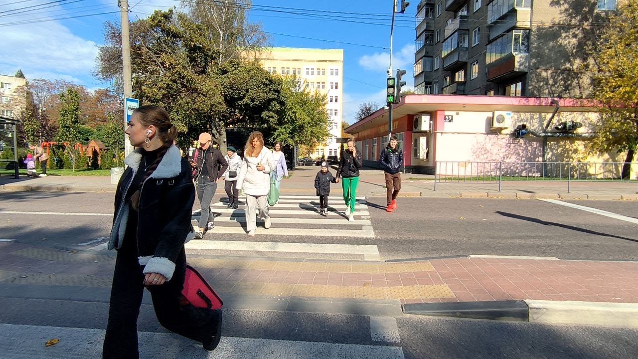 Львів 2024: вулиця Медової Печери від Пасічної, гуртожитки ЛНУ імені Івана Франка, Lviv walking tour