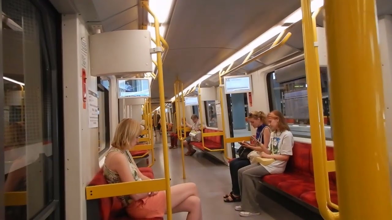 Zwiedzamy nowe stacje drugiej linii  metra - Ulrychów i Bemowo .