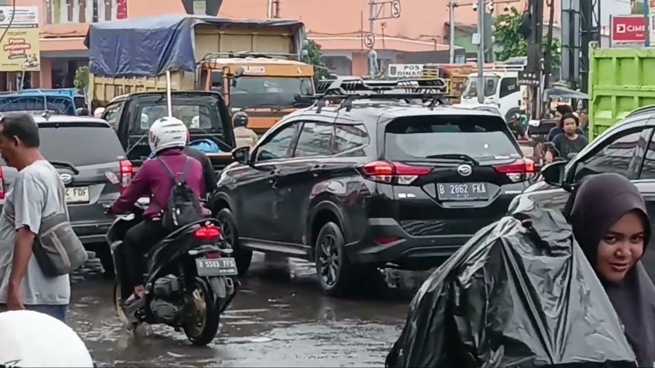 #Kondisi lalu lintas kendaraan dijalan industri Cikarang Indonesia 