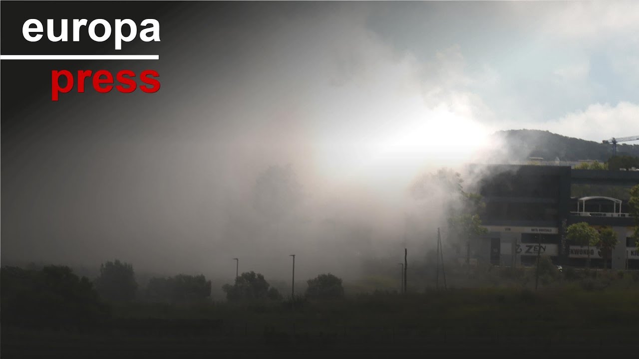 Un incendio en una nave química en Vilanova y la Geltrú obliga a confinar varios municipios