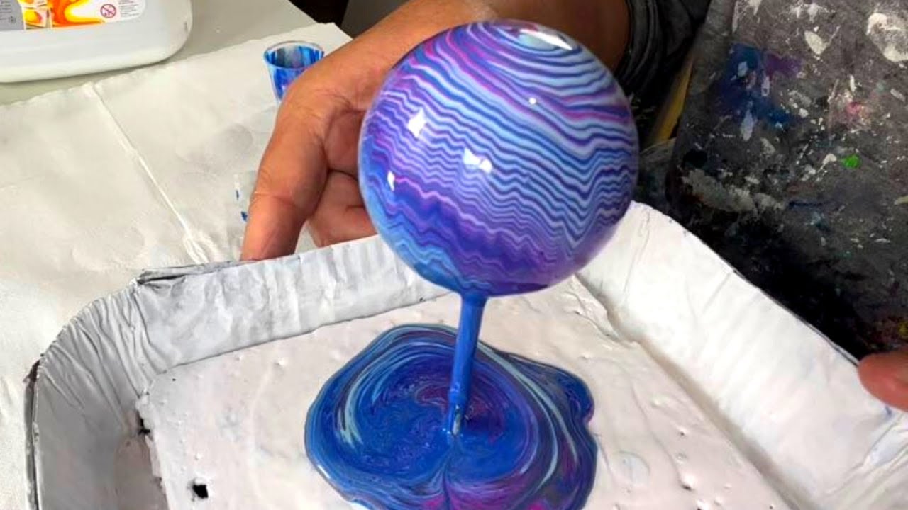 CHRISTMAS BAUBLE/CHRISTMAS ORNAMENT Tree Ring Pour - Not what I expected! Started great but???