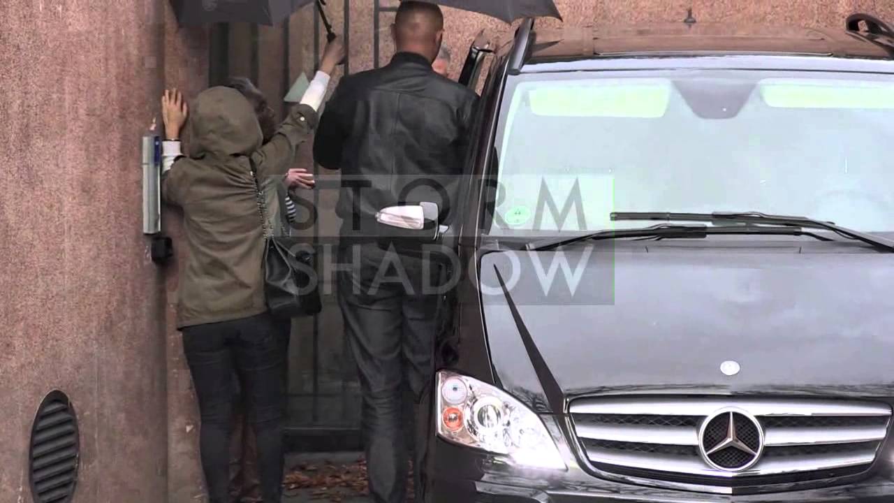 EXCLUSIVE - Jay Z and Beyonce house hunting in Paris
