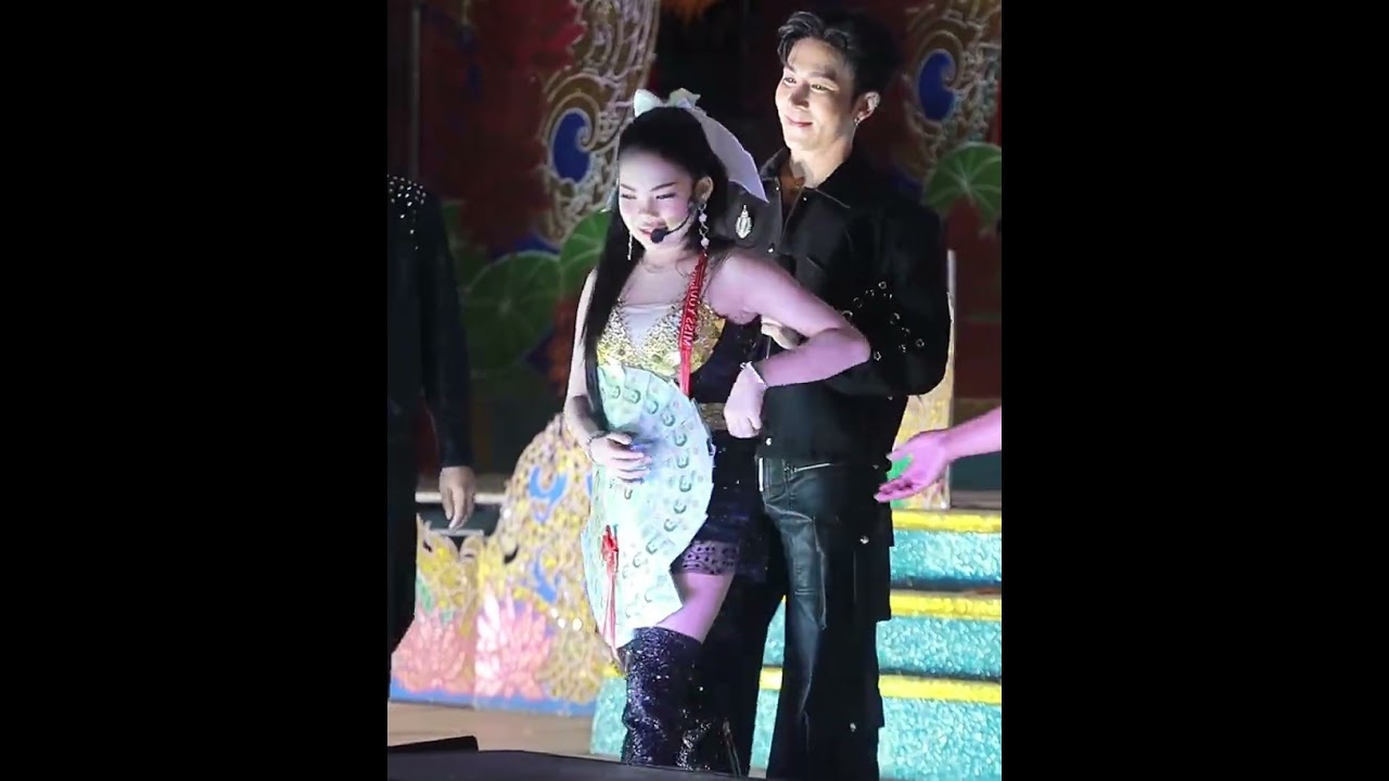 ออนซอนกำลังใจอิหล่าอ๊ะอายแน่นหน้าเวทีอย่างล้นหลาม!! #หมอลำเสียงวิหค #นกพงศกร