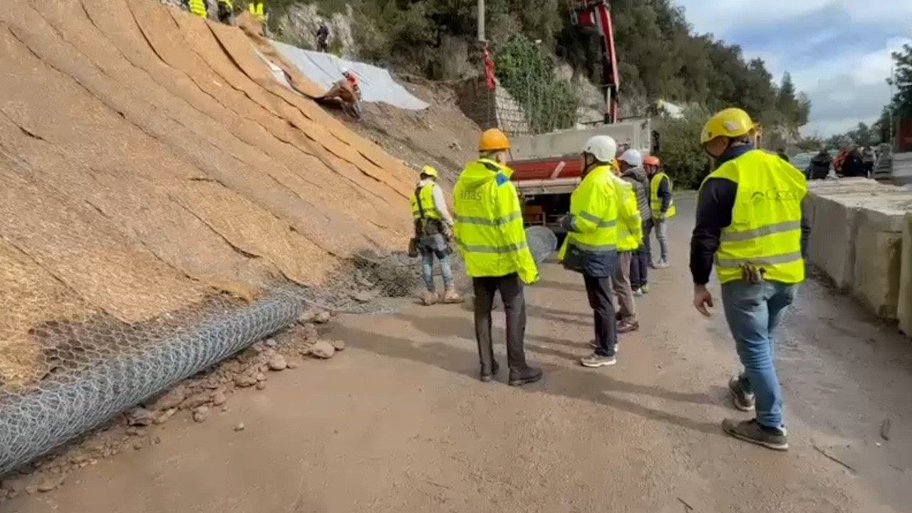 Costiera Amalfitana, corsa contro il tempo per riaprire la strada