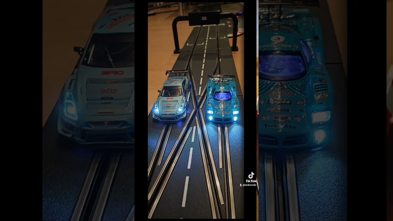 Nissan R390 und GTR R35 von Slotit auf  Carrera Digital 132