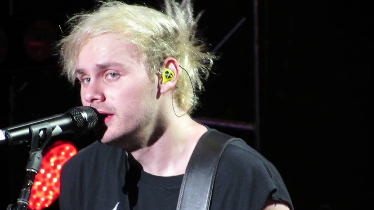 5SOS DEBUTS 
