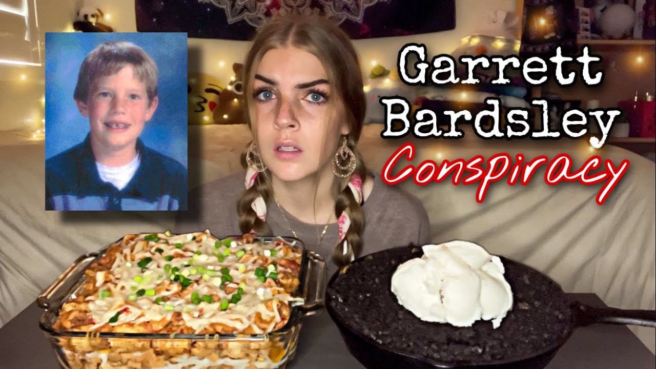 CHEESY BURGER CASSEROLE and GOOEY OREO PIZOOKIE MUKBANG (Vegan)