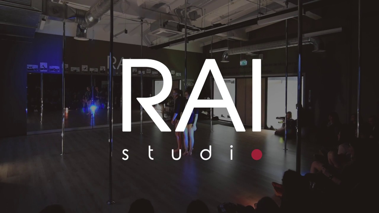 Rai Studio trenerių poledance pasirodymas vakarėlio atidarymo metu