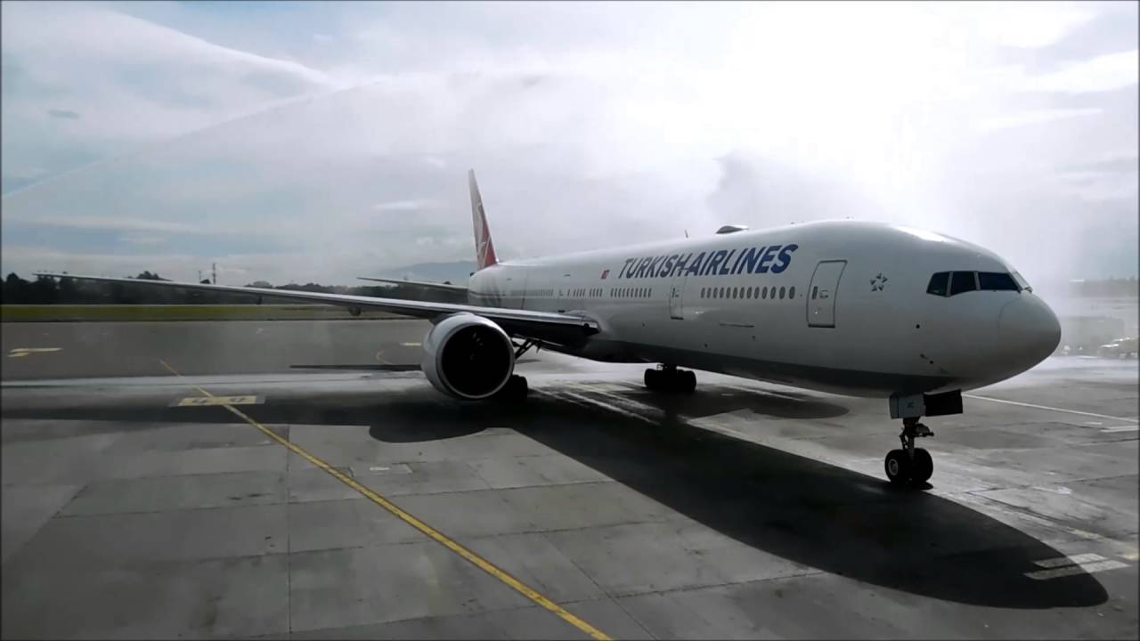 Turkish Airlines B777 Bogota First Flight - Water Canon