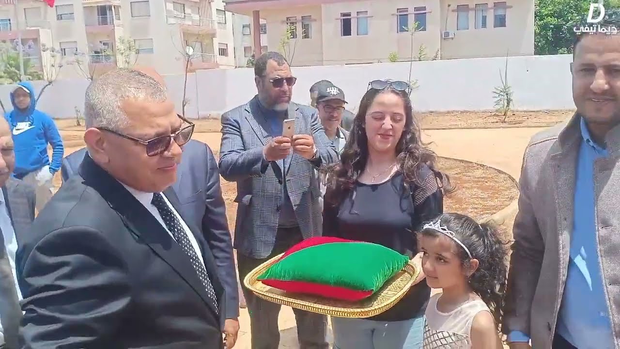 عامل سيدي البرنوصي يدشن مركبا رياضيا في حضور عدة شخصيات رياضية.
