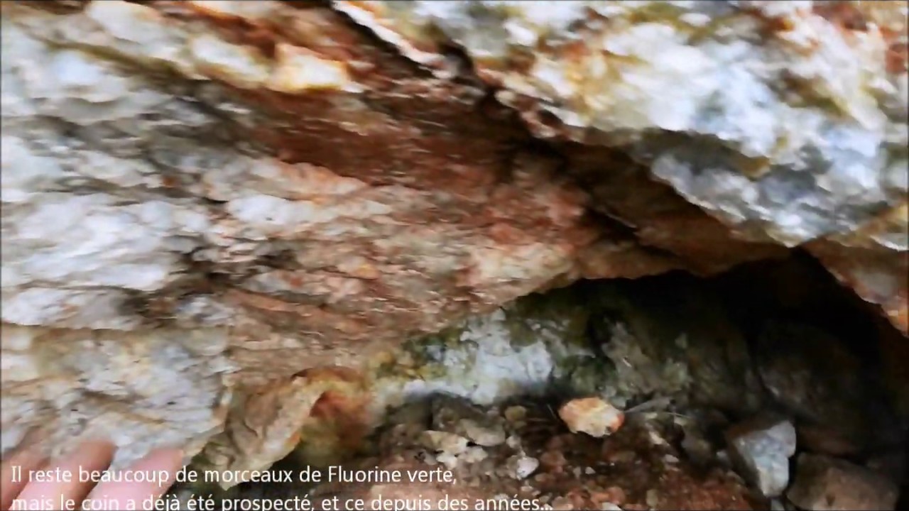 Une galerie d'ancienne mine de fluorine verte.tres visitée