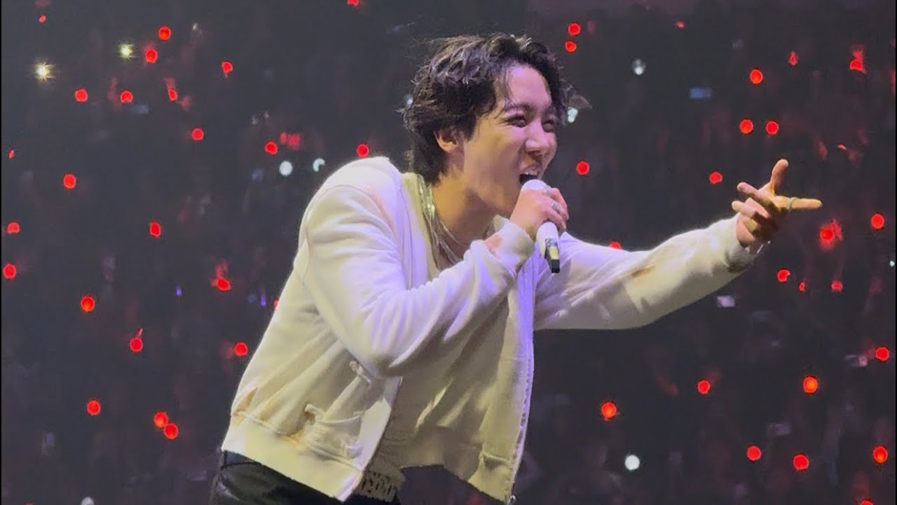 Mexican ARMYs sing Chicken Noodle Soup J-hope Hope on the Stage Ciudad de Mexico Live Concert BTS