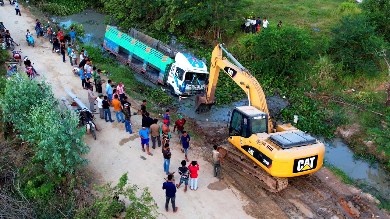 Compilation Amaing Skill Operator Using Techniques Recovery Dump Truck Accident And Excavator Stuck