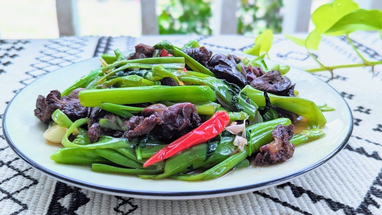 របៀបធ្វើម្ហូបឆាត្រកួនគ្រឿងក្នុងមាន់|ម្ហូបខ្មែរគ្រប់មុខ|cambodian food| Elin Hong Cooking Episode135