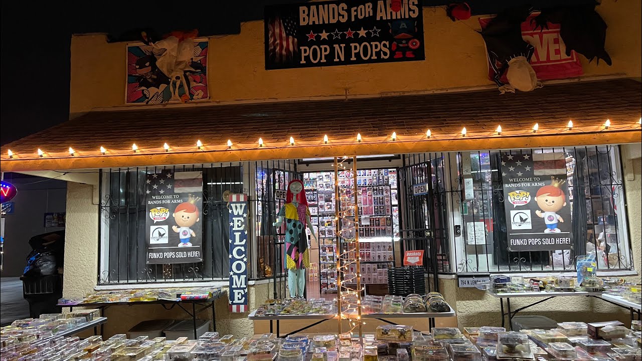 Buying vintage toys from Bands for Arms (daily toy hunt)