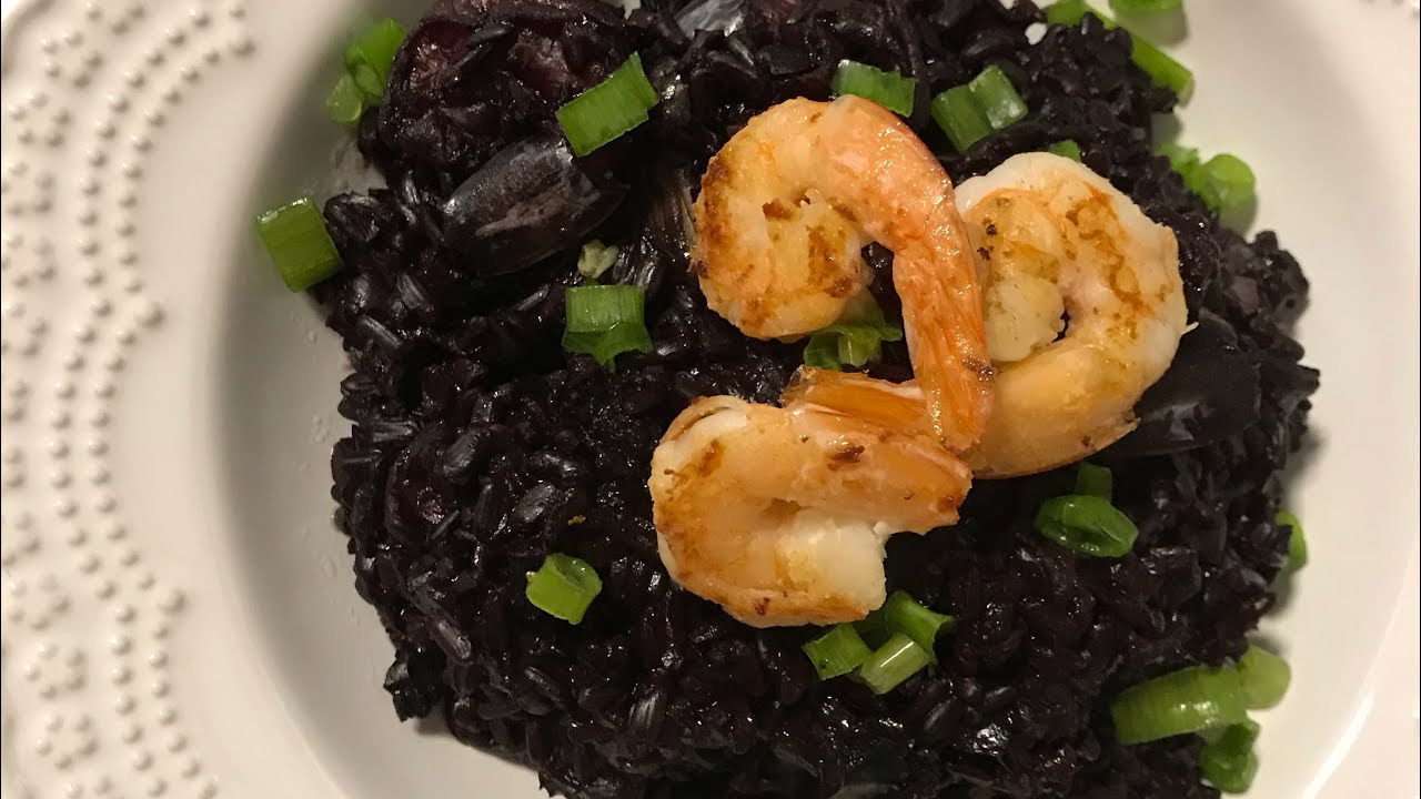Arroz negro com camarão