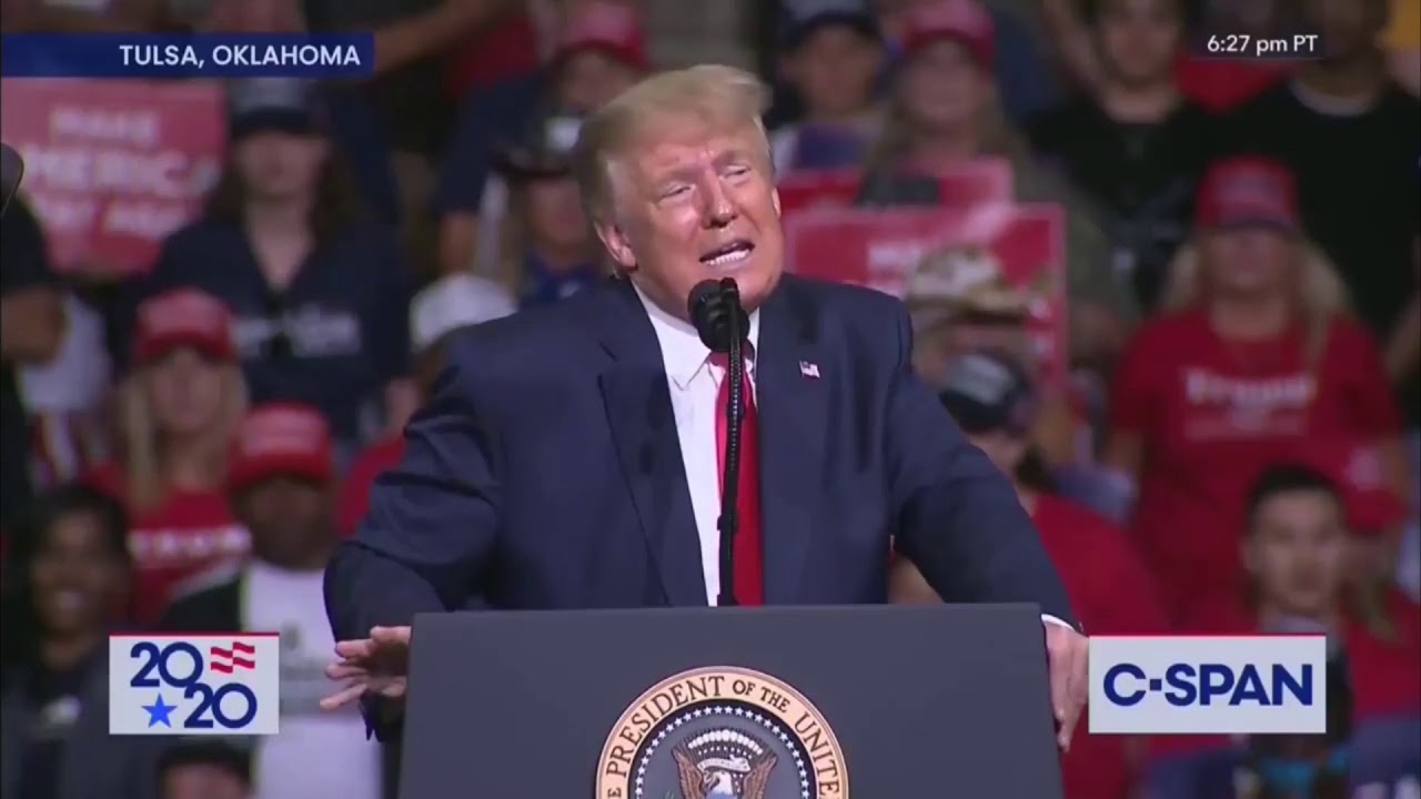 TRUMP OO WEERAR AFKA AH KU QAADAY ILHAAN CUMAR