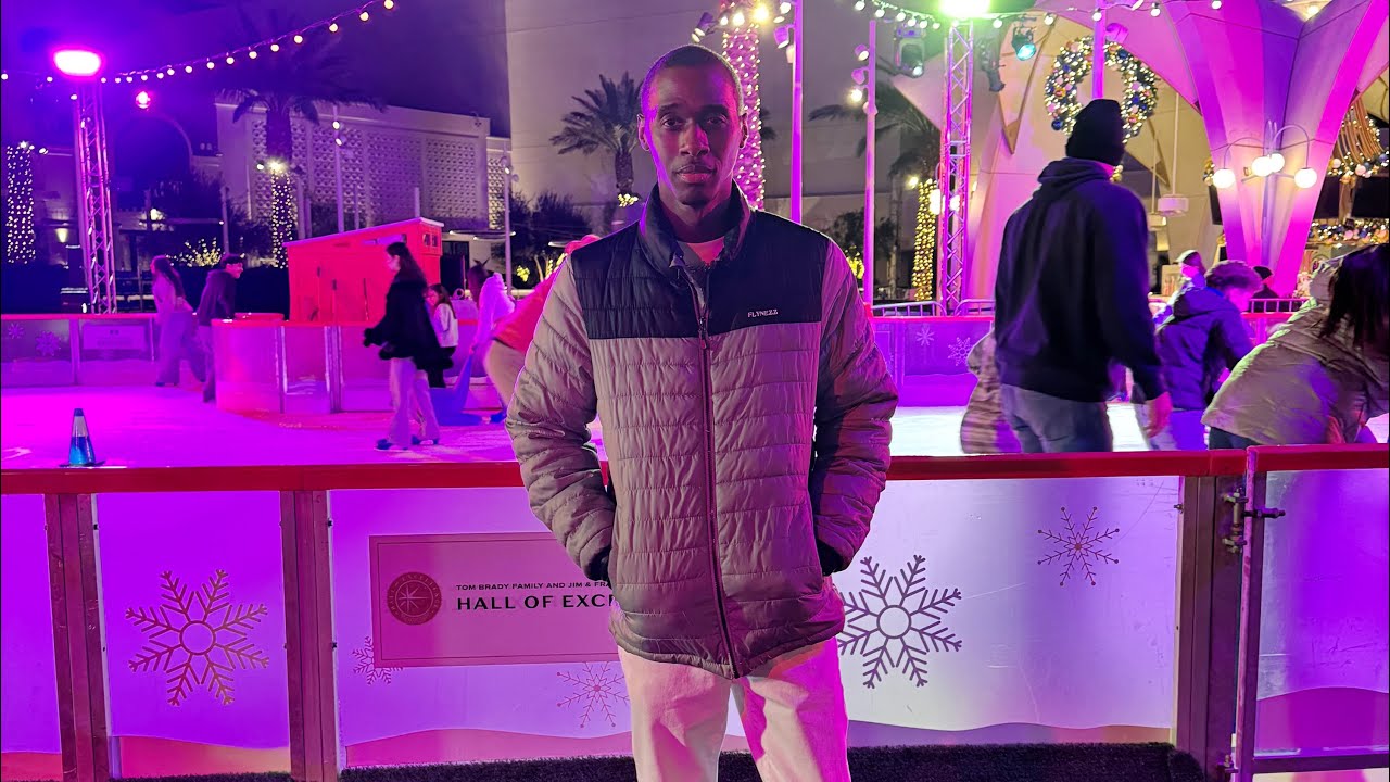 I WENT ICE SKATING AT THE NEW FONTAINEBLEAU OASIS ICE RINK (Vegas Vlogs) Part 28