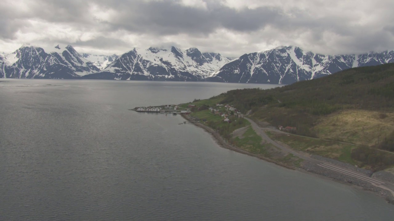 Lyngen, Lyngenfjorden, kystlandskap - Flying Over Norway