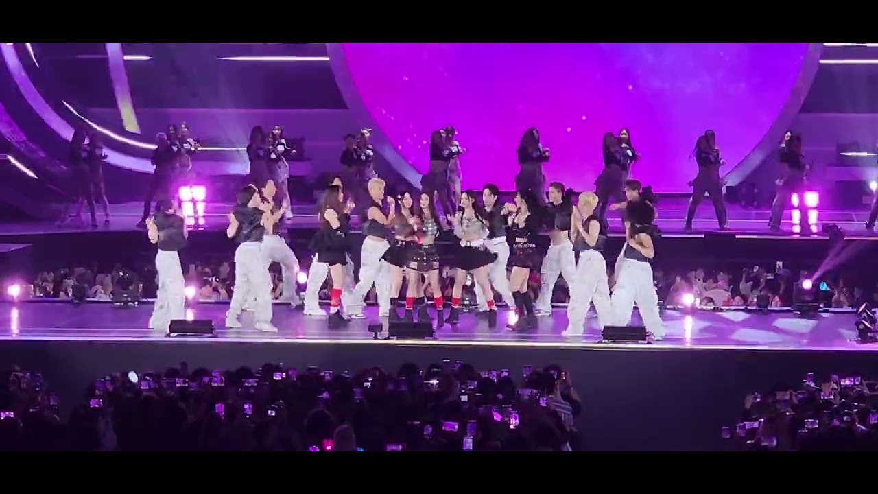 NewJeans 뉴진스 - Super Shy + ETA | The Fact Music Awards 2023 더팩트 뮤직 어워즈 231010