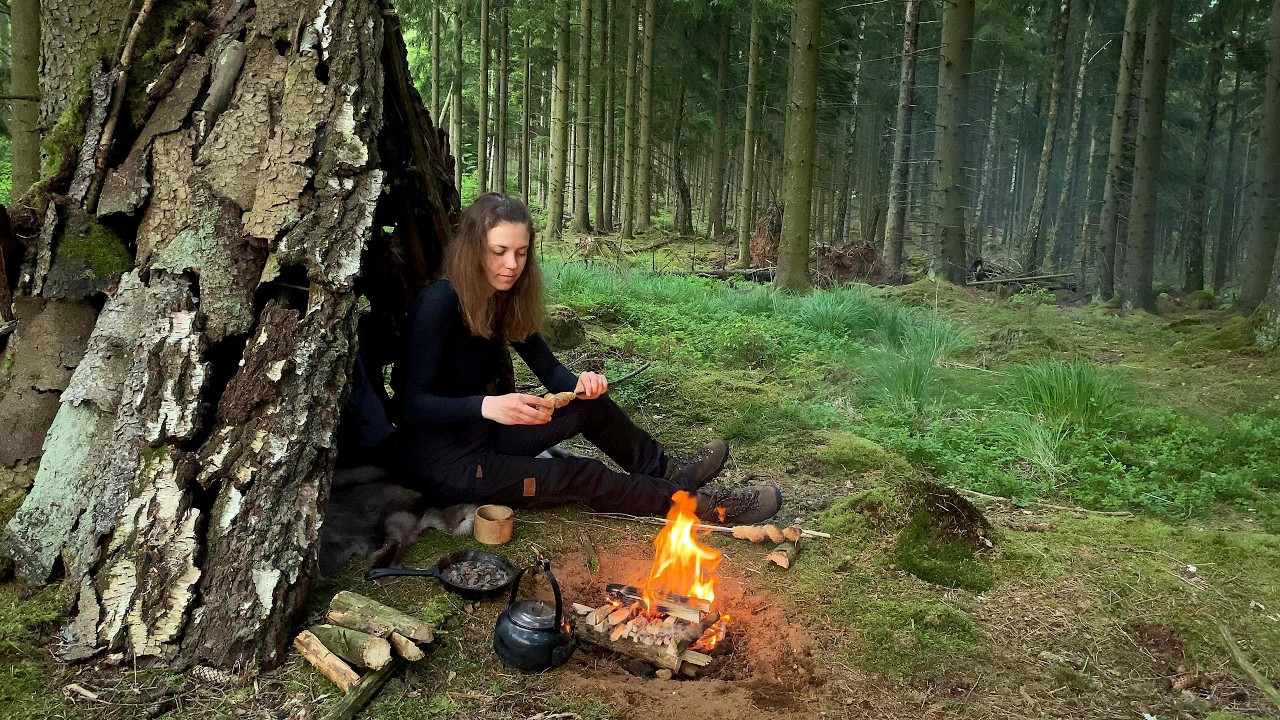 Bushcraft Girl Alone - Ancient Primitive Wild Cooking in the Wilderness