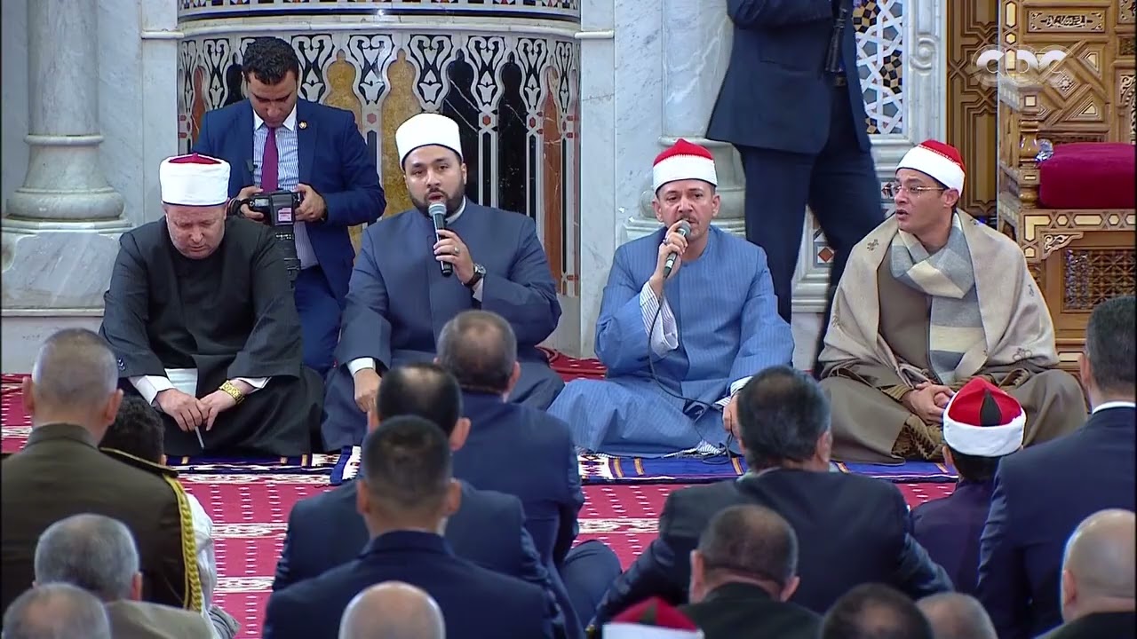 الرئيس السيسي يؤدي صلاة عيد الفطر المبارك بمسجد المشير طنطاوي