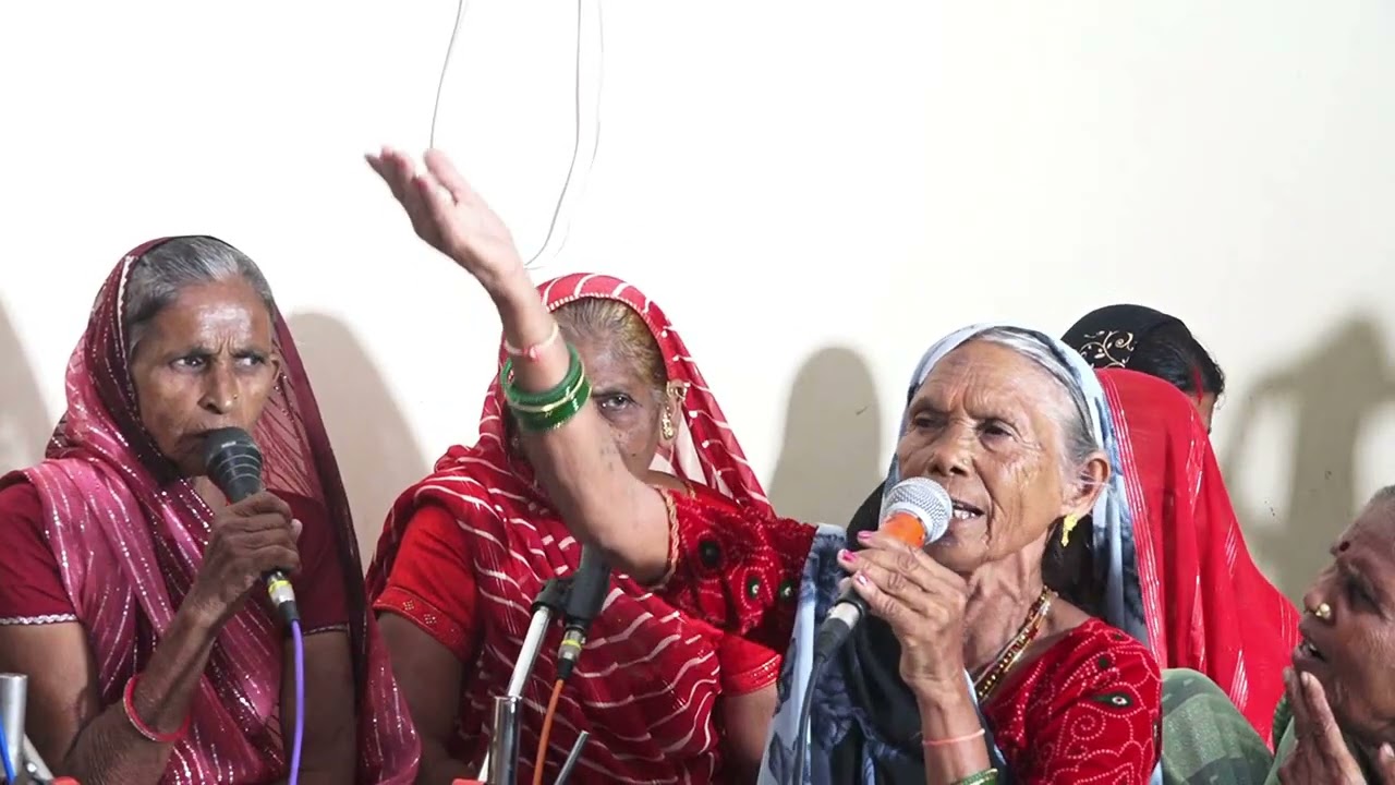उपर मंदीर न निच्च पानी छे माहरा सिंगाजी महिम बुराली छे /महिला मंडल बमनगाव 23