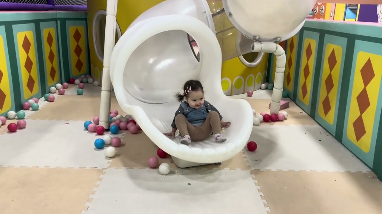 Baby Bee is brave and completes little challenges to slide down!