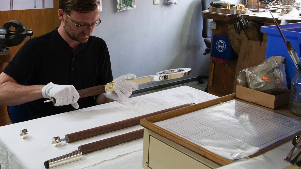 Brustkreuz, Ring und Hirtenstab - Ein Werkstattbesuch