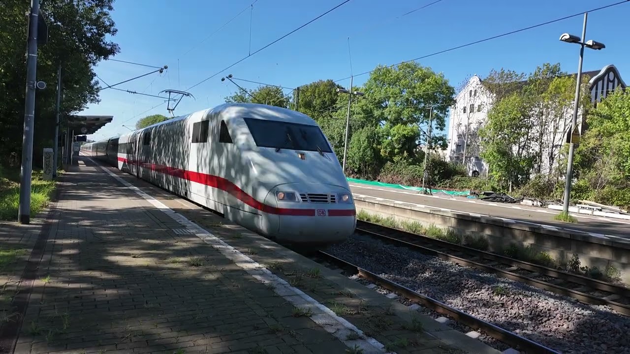 Bahnhof  Bückeburg  , ICE 1 überholt  RE  über das  Ausweichgleis