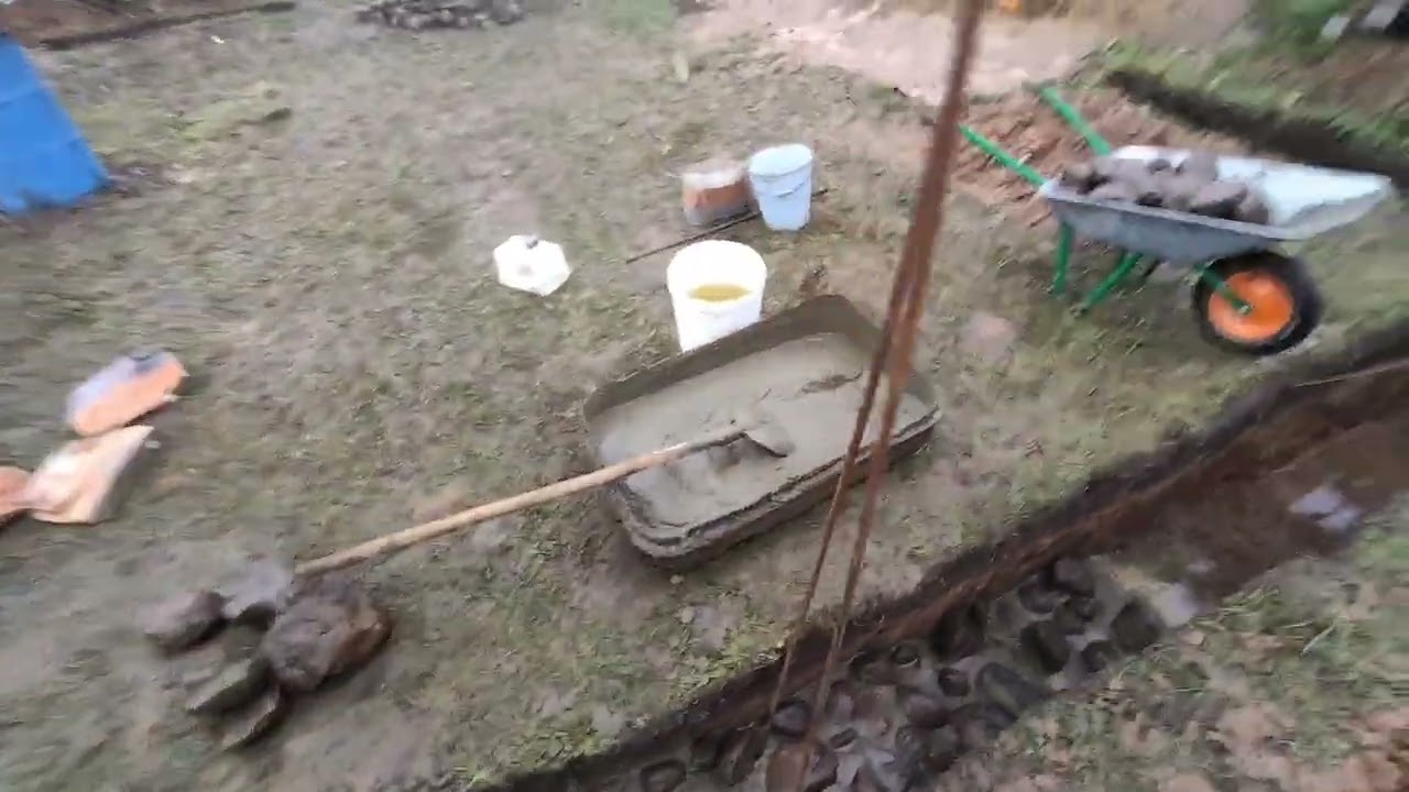 Заливаю фундамент. Видео не о чем, одна болтовня