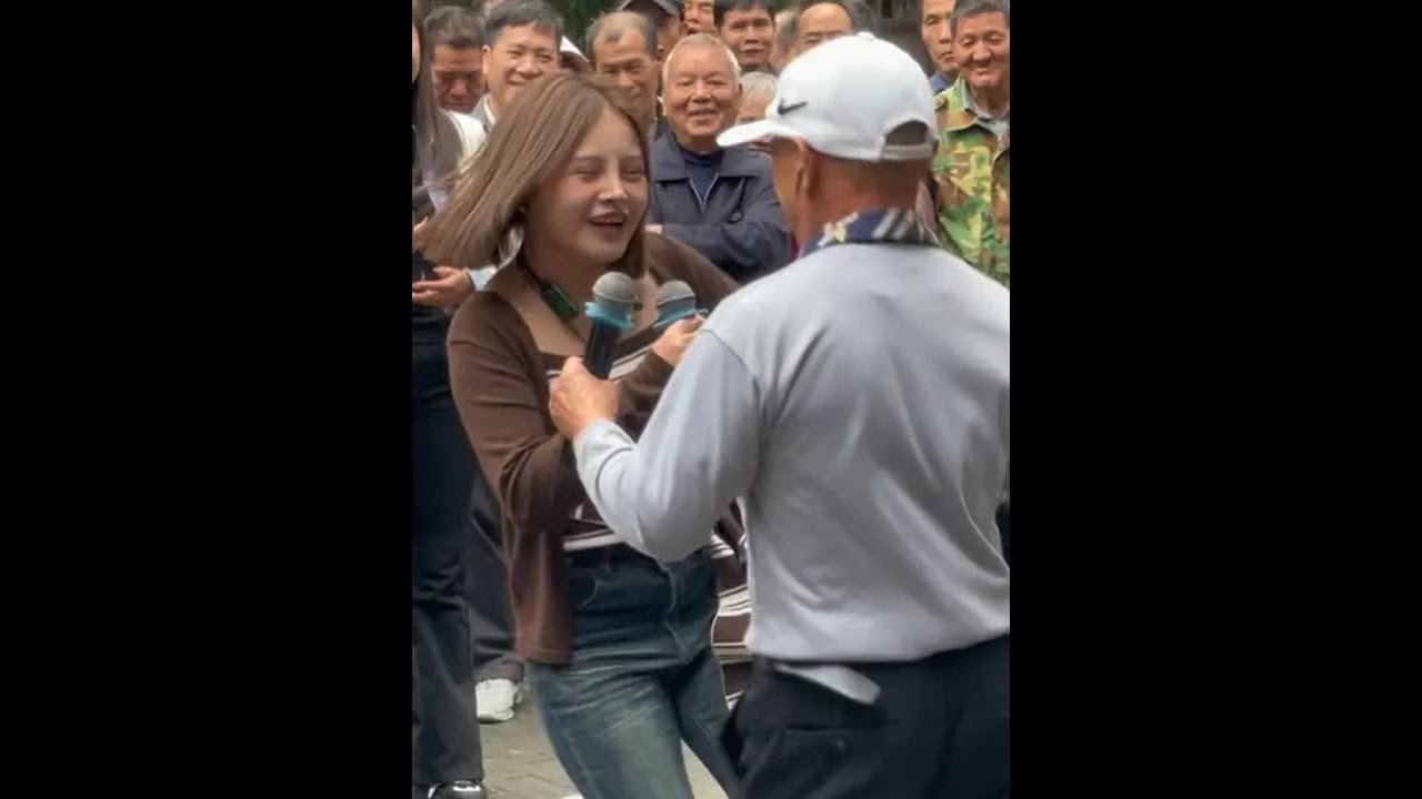 我们两人情意浓#户外直播现场 #真人真唱 #山歌热门推送 #鱼峰山公园山歌对唱 #民族特色民族文化