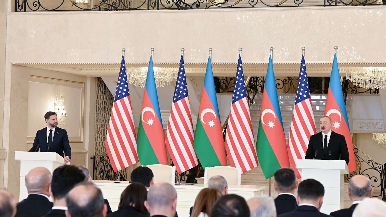 Президент Азербайджана Ильхам Алиев и вице-президент США Джей Ди Вэнс выступили с заявлениями для...