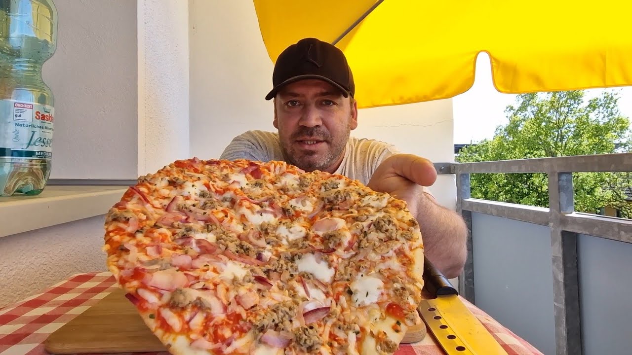 Thunfisch Pizza von Aldi | Tonno Pizza | MUKBANG