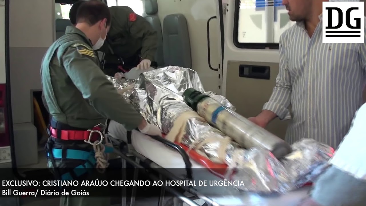 Momento exato da chegada do cantor Cristiano Araújo ao HUGO após acidente
